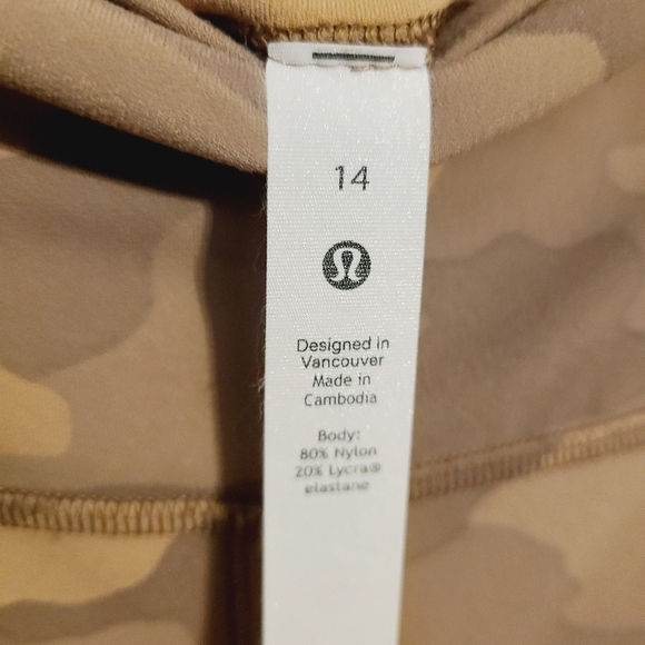 Lululemon | Women's Tan/Brown Align™ Camo Print High-Rise 25" Leggings (Size 14) - Picture 4 of 15